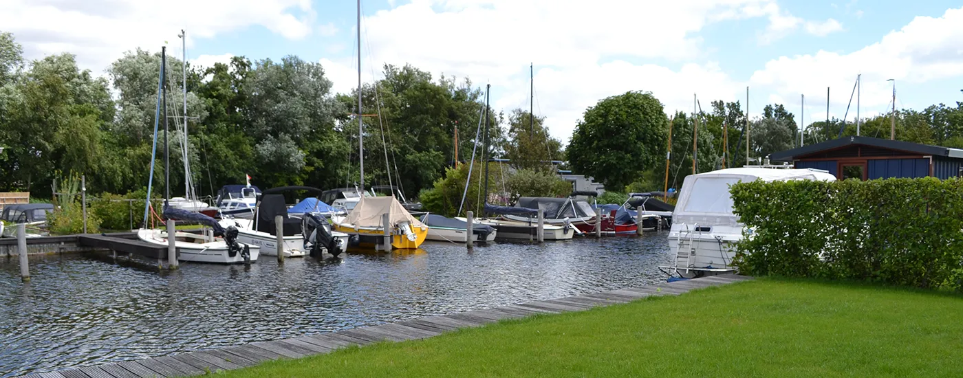 furian-jachthaven-ligplaatsen-voorbeeld Jachthaven Furian Aalsmeer - Ligplaatsen
